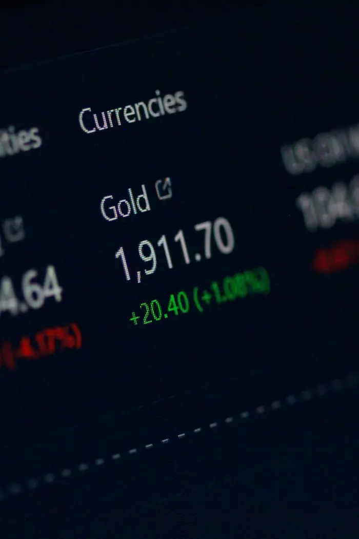 Financial trading and risk data on market monitors